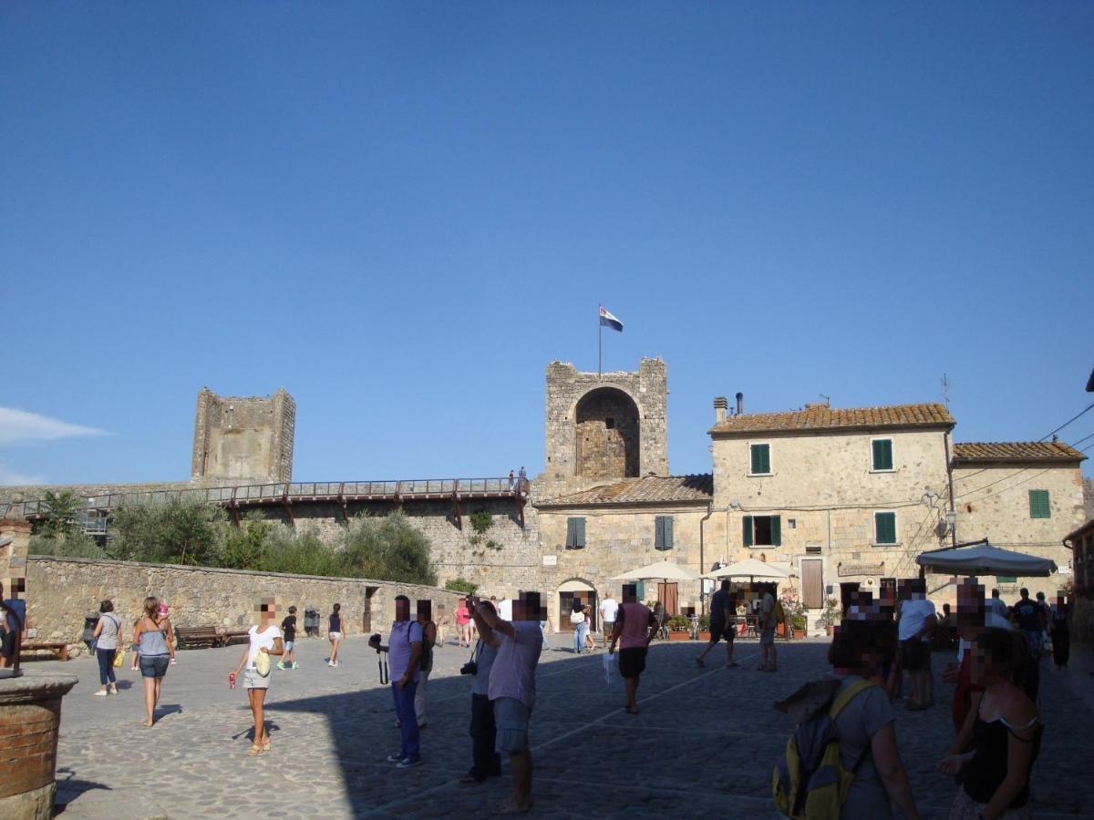 Sognare Nel Castello Hotel มอนเตริจโจนี ภายนอก รูปภาพ