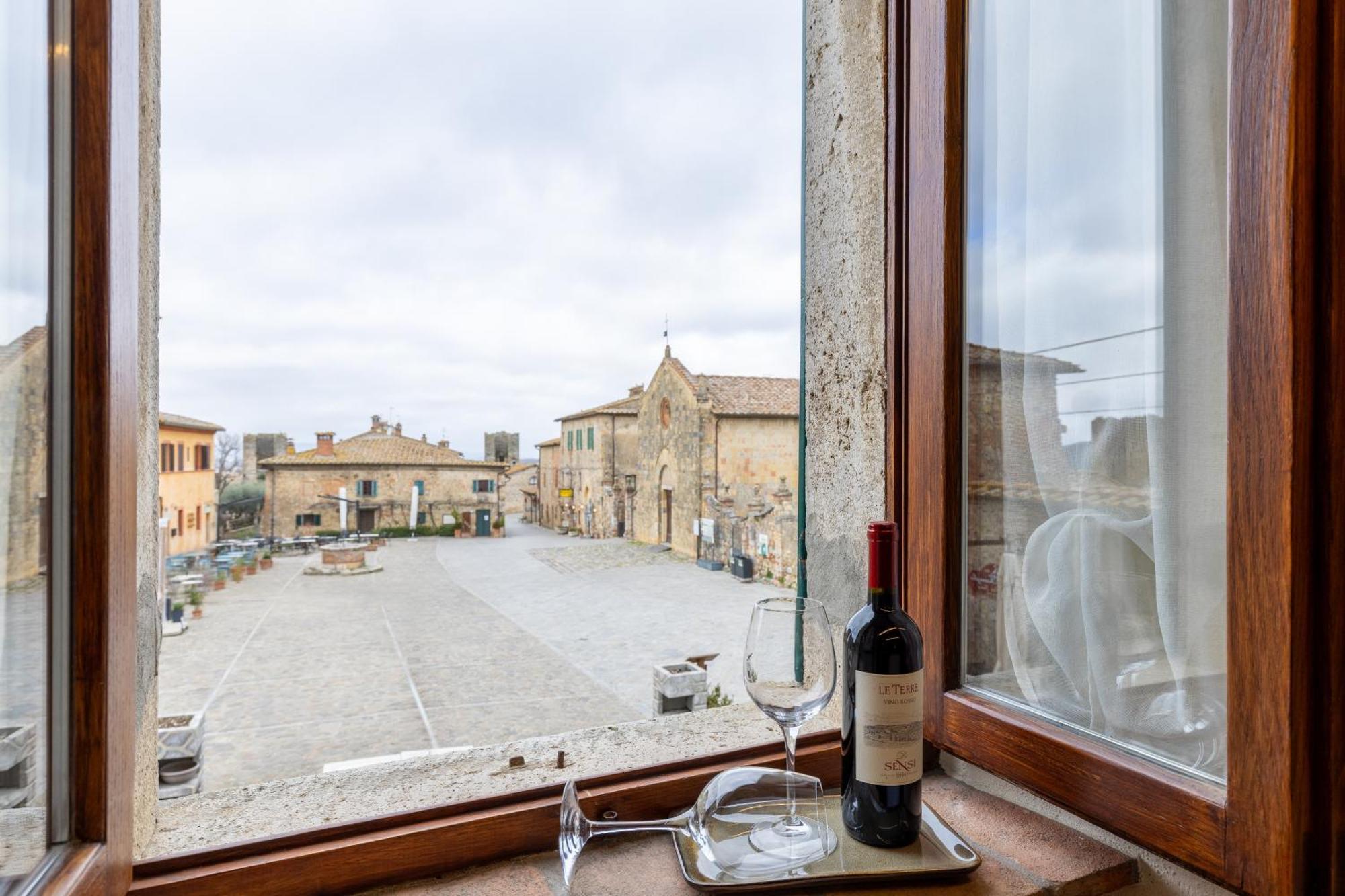 Sognare Nel Castello Hotel มอนเตริจโจนี ภายนอก รูปภาพ