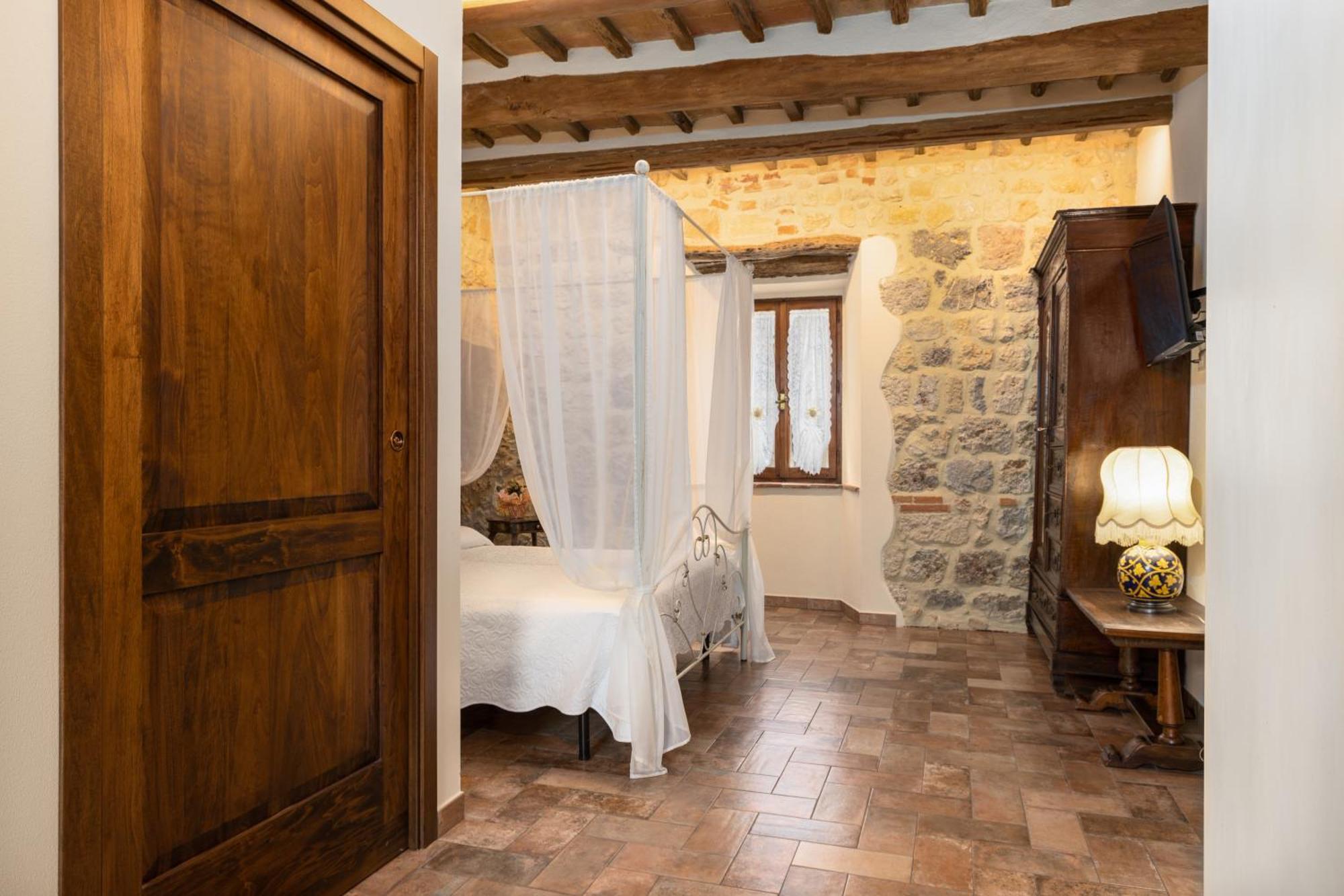 Sognare Nel Castello Hotel มอนเตริจโจนี ภายนอก รูปภาพ
