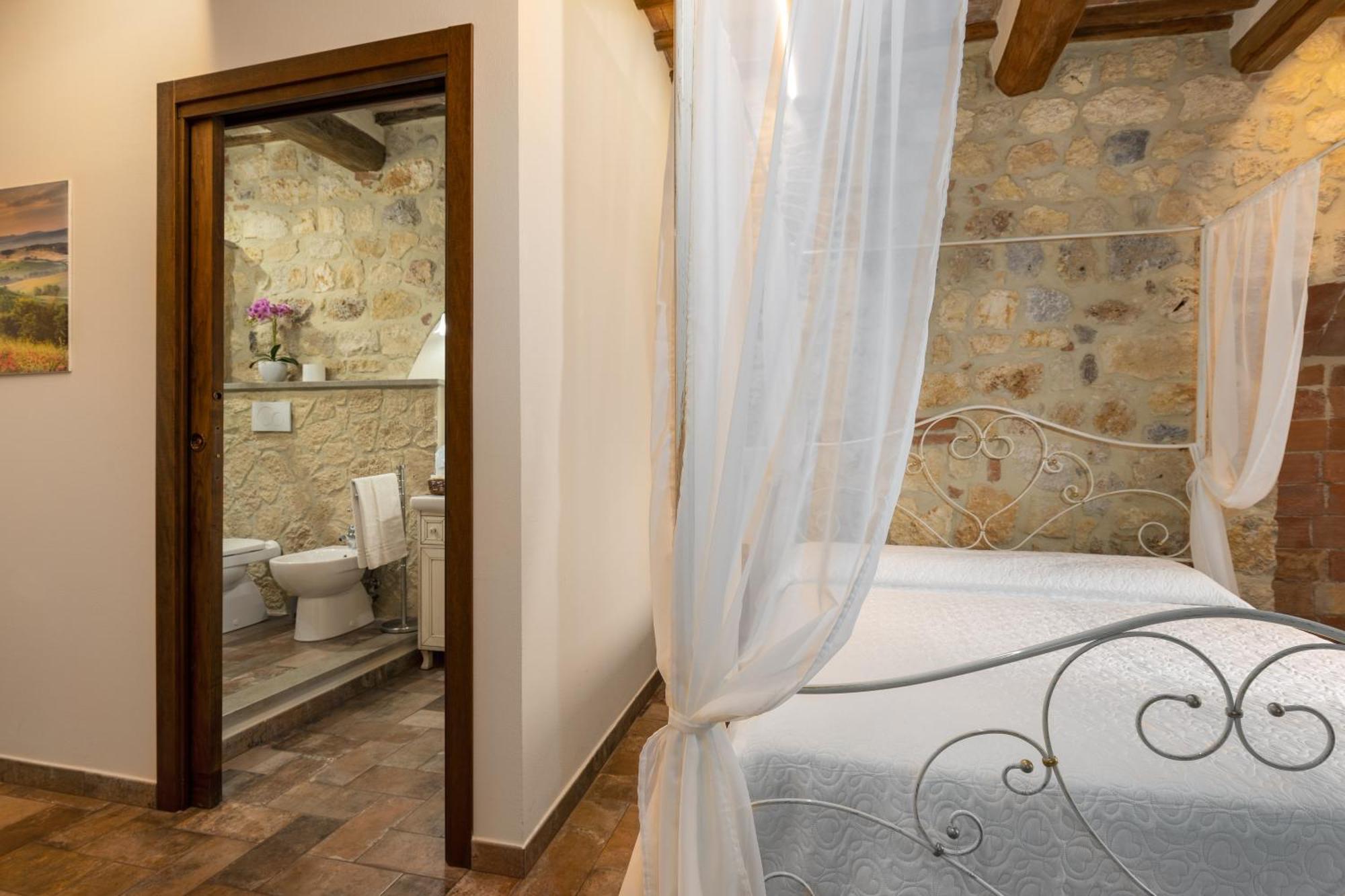 Sognare Nel Castello Hotel มอนเตริจโจนี ภายนอก รูปภาพ
