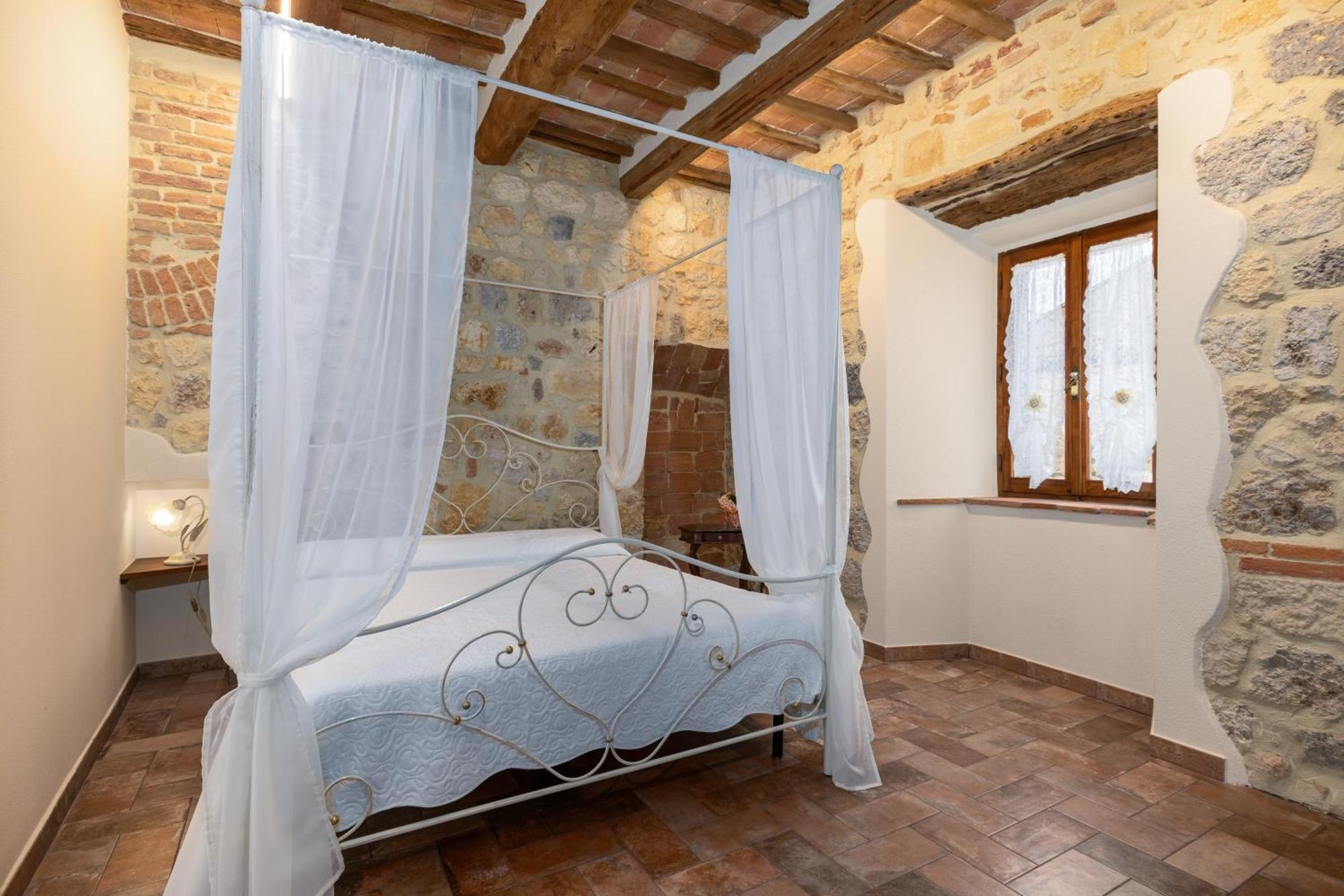 Sognare Nel Castello Hotel มอนเตริจโจนี ภายนอก รูปภาพ