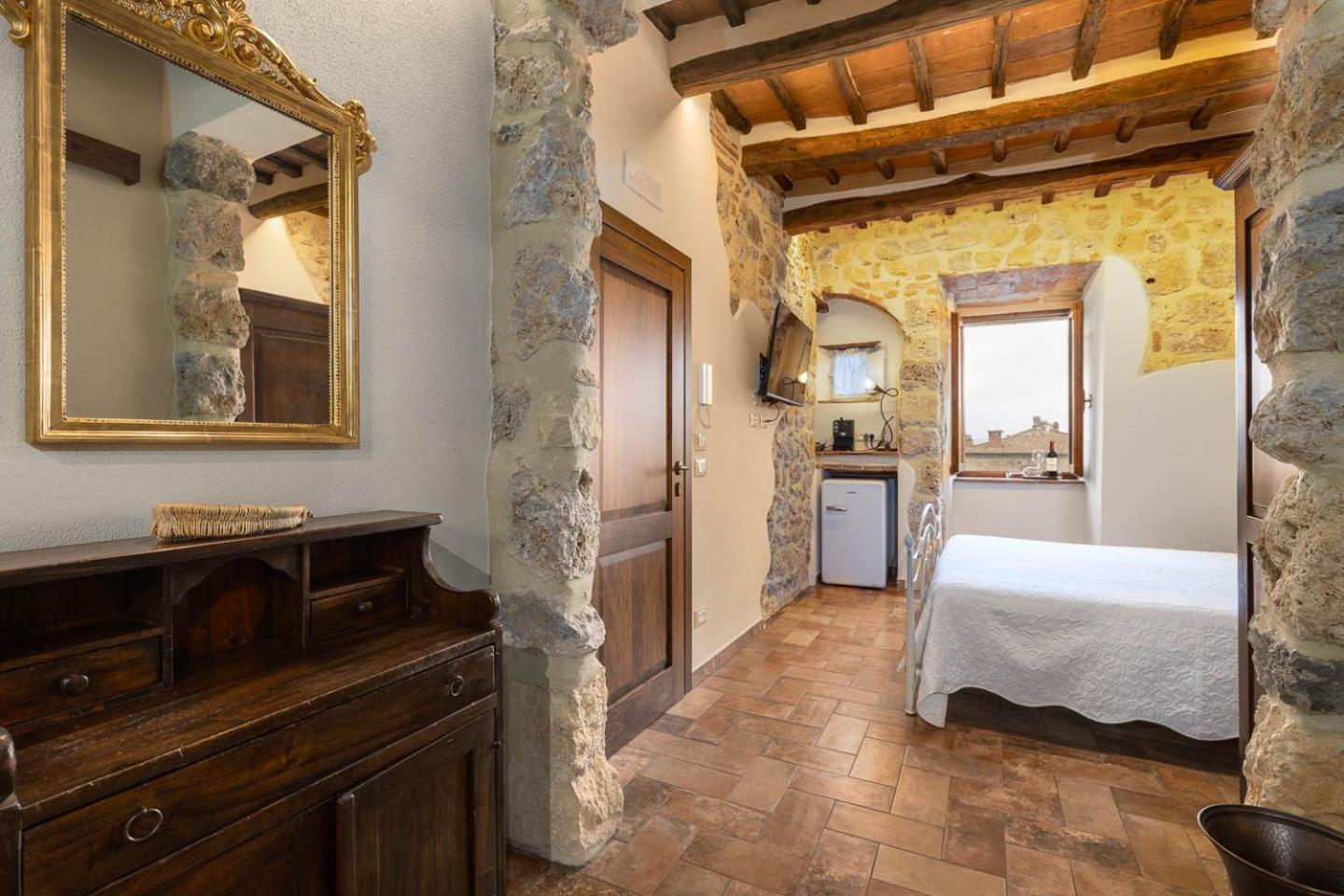 Sognare Nel Castello Hotel มอนเตริจโจนี ภายนอก รูปภาพ
